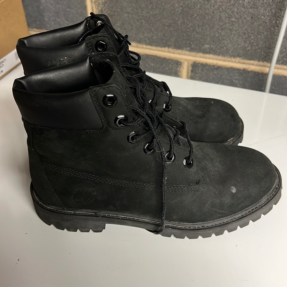 Black Timberland Boots. Youth 5.5. FITS WOMENS 7.5